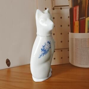 Vintage Avon Moonwind Cologne Cat Bottle 6 oz White Cat Figurine Blue Floral
